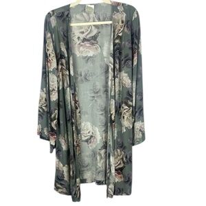 Plum Pretty Sugar Green and Cream Floral Robe Size Medium